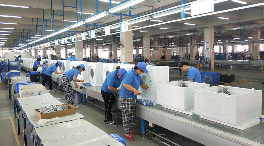 高效率！員工們忙碌地開(kāi)展巴西客戶(hù)的衣物烘干機生產(chǎn)工作