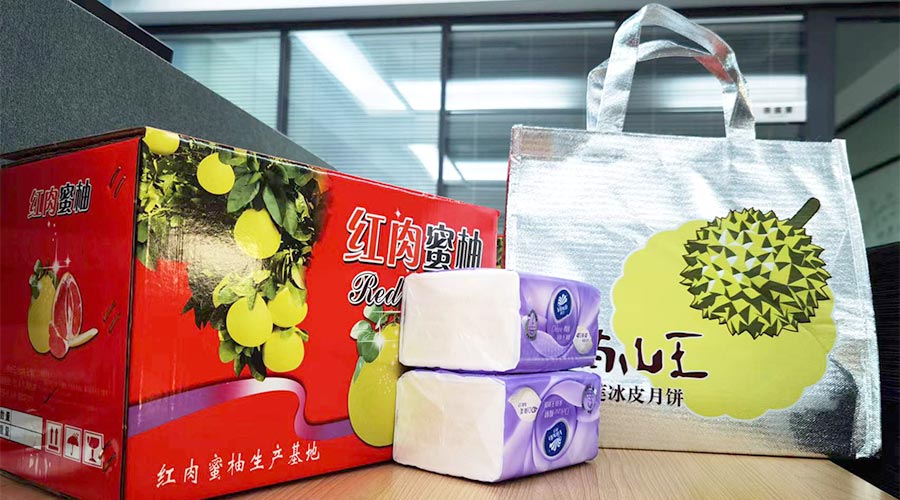 迎中秋 送關(guān)懷！金環(huán)電器給員工們派發(fā)中秋禮包