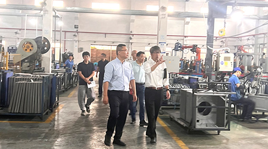 客戶(hù)松下蒞臨金環(huán)電器洽談滾筒干衣機業(yè)務(wù)