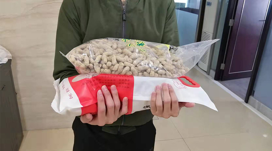 新春關(guān)懷 禮滿(mǎn)情暖！金環(huán)電器給員工發(fā)年貨