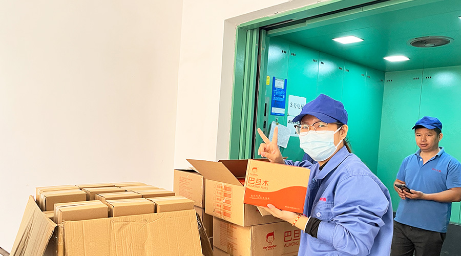 喜笑顏開(kāi)！三八婦女節  金環(huán)電器發(fā)放禮品暖人心